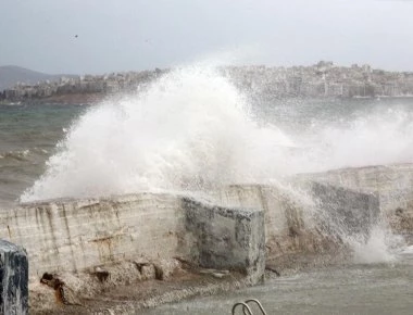 Εως 10 μποφόρ οι άνεμοι στο Αιγαίο – Απαγόρευση απόπλου από Πειραιά για ανατολικό Αιγαίο, Κυκλάδες, Κρήτη και Δωδεκάνησα